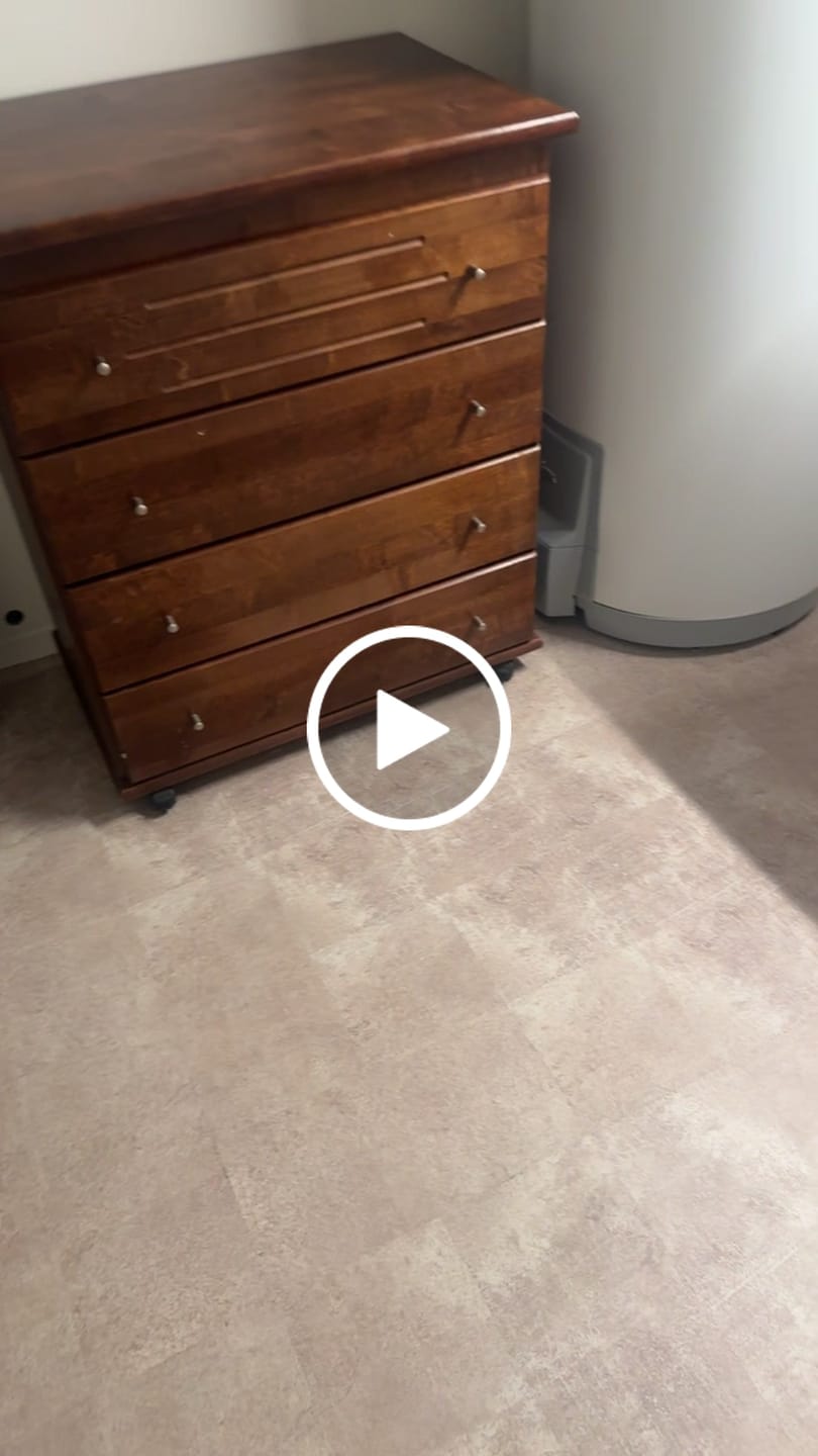 Customer video review of 8-pk Charleston selvklebende fliser