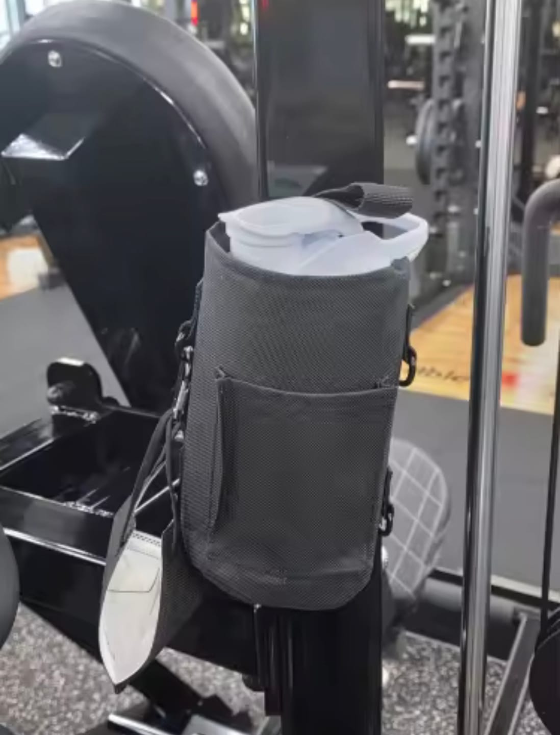 Customer photo review of Magnetic Gym Water Bottle Bag