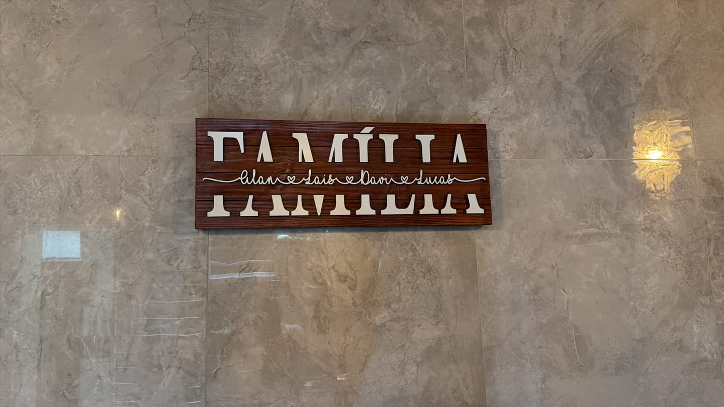 Customer photo review of Placa da Família Personalizada