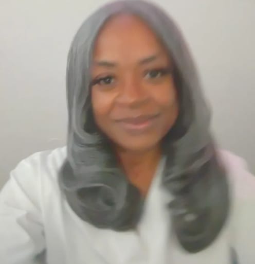Customer photo review of Luvwin 5x5 Closure Layered Wave Kinky Straight Salt & Pepper Side Parting Glueless Wig