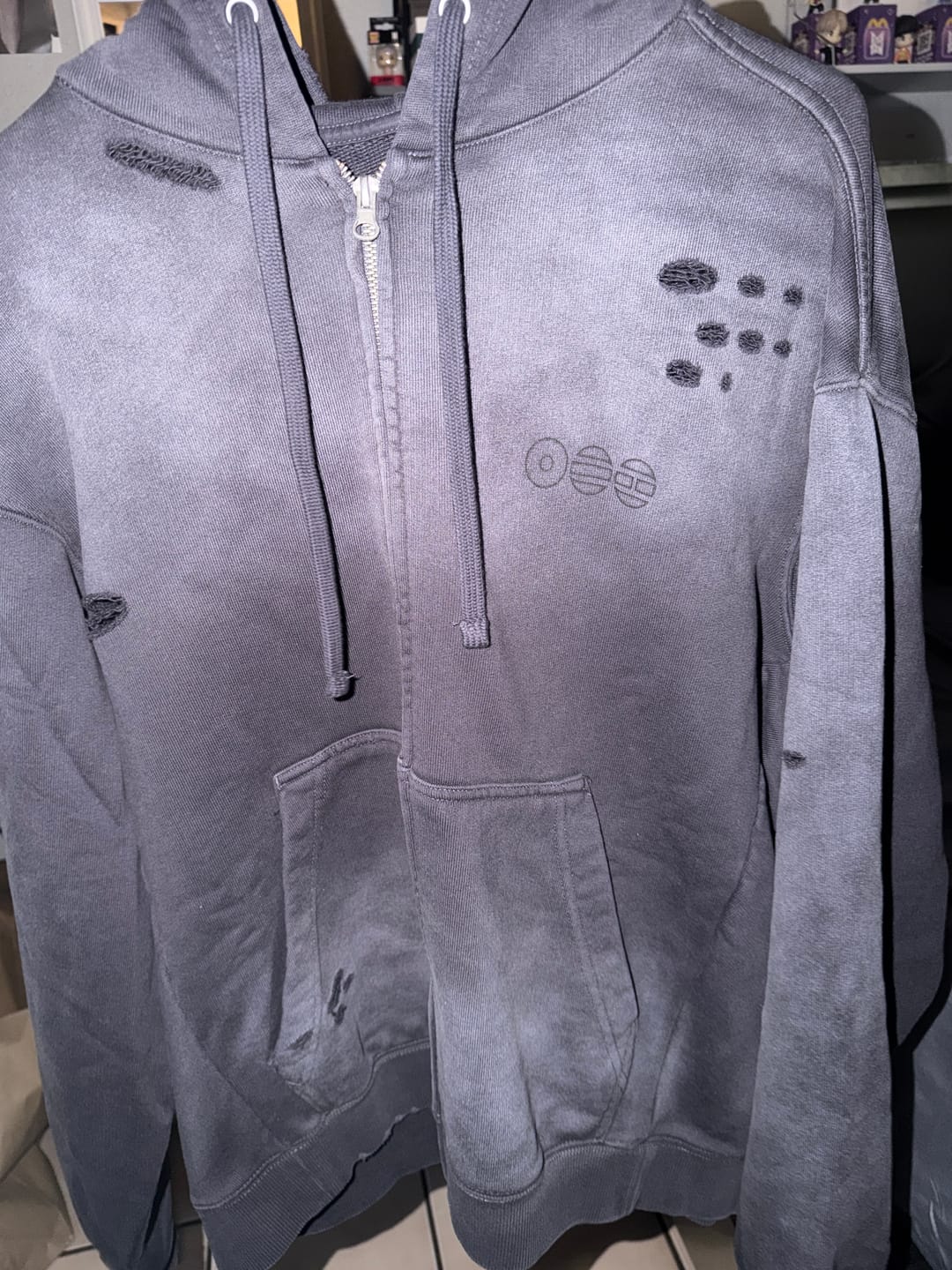 Customer photo review of [2ND PRE-ORDER] BTS - ARIRANG WORLD TOUR OFFICIAL MD ZIP UP HOODIE (CHARCOAL)
