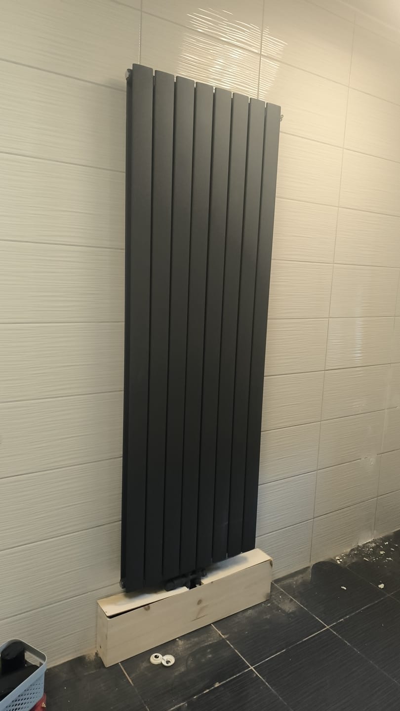 Customer photo review of SONNI Flach Heizkörper Paneelheizkörper Wandheizung Mittelanschluss 1800*616mm Anthrazit ohne/mit Mutiblock