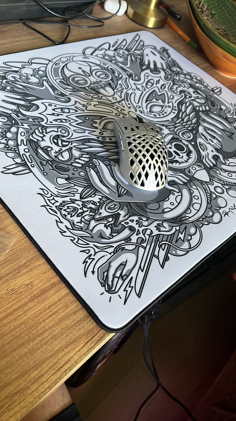 Customer photo review of ATK Blazing Sky Ghost Karbon Fiber Wireless Mouse