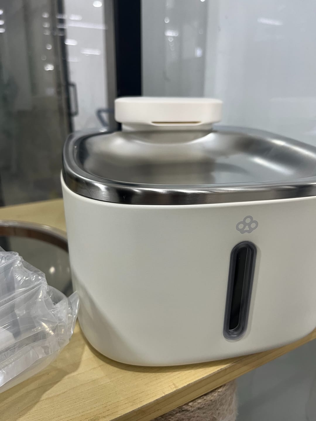 Customer photo review of Oneisall 3.5L Kabelloser Edelstahl Trinkbrunnen für Katzen mit 3 Filtern