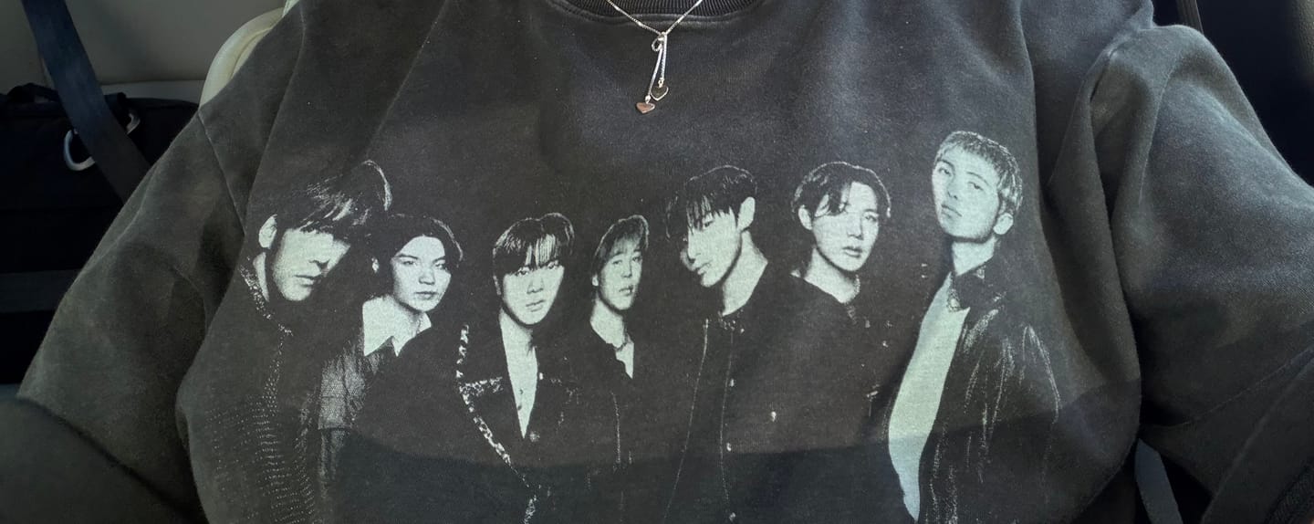 Customer photo review of [2ND PRE-ORDER] BTS - ARIRANG WORLD TOUR OFFICIAL MD S/S PHOTO T-SHIRT (BLACK)