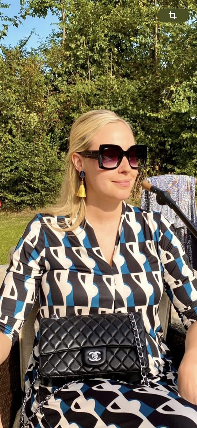 Customer photo review of Dunkelblaue vergoldete Ohrstecker mit Quaste in Gelb von AmuseToi
