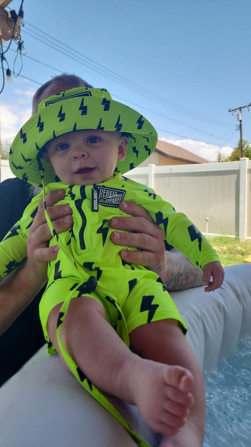 Customer photo review of Hydro Bucket Hat in Neon Electric Lime x Jagger