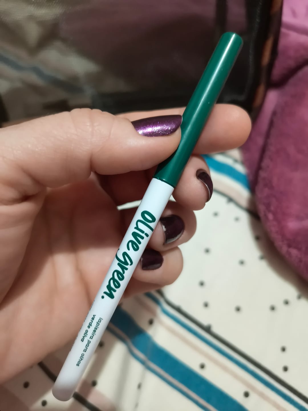 Customer photo review of Lapiseira Para Olhos Olive Green - Vizzela - Verde Oliva Efeito Metalizado