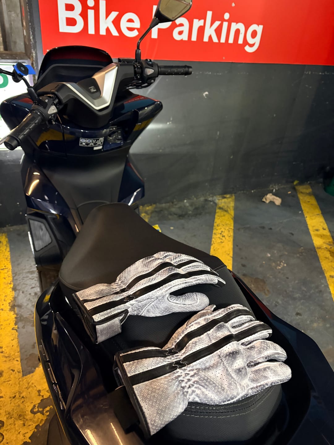 Customer photo review of 'Racer' Gloves | Retro Motorbike Gauntlet Gloves | Perforated White Leather