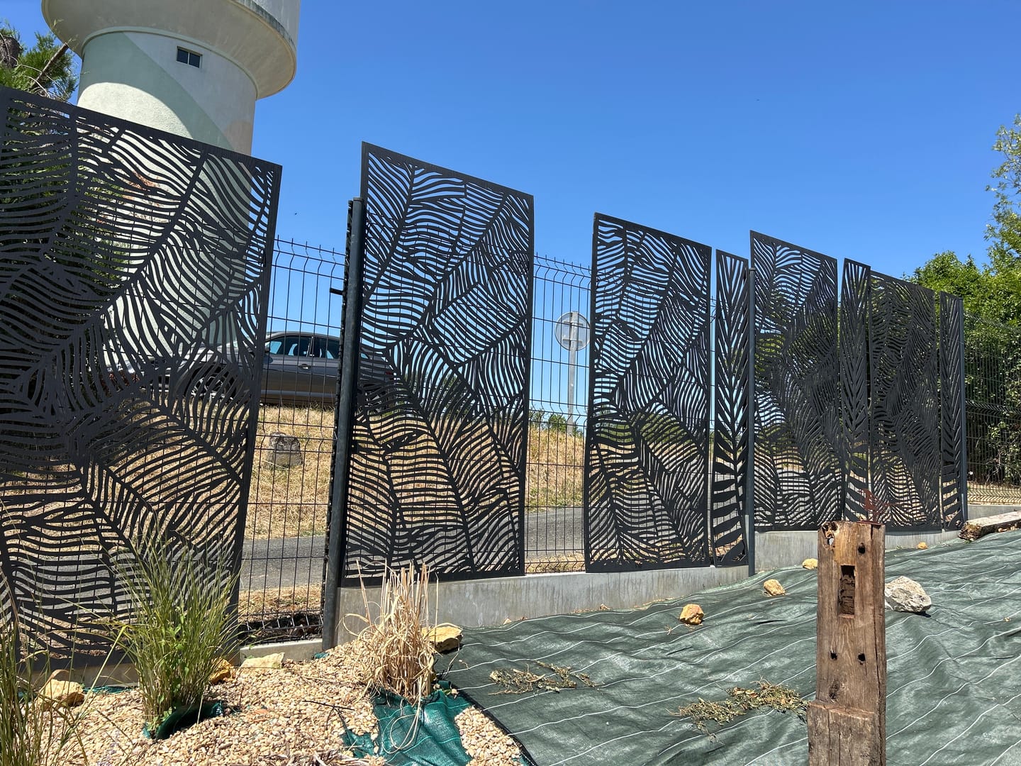 Customer photo review of 3 Black Verdure Large Screens and 3 Frond Trellises- 5mm