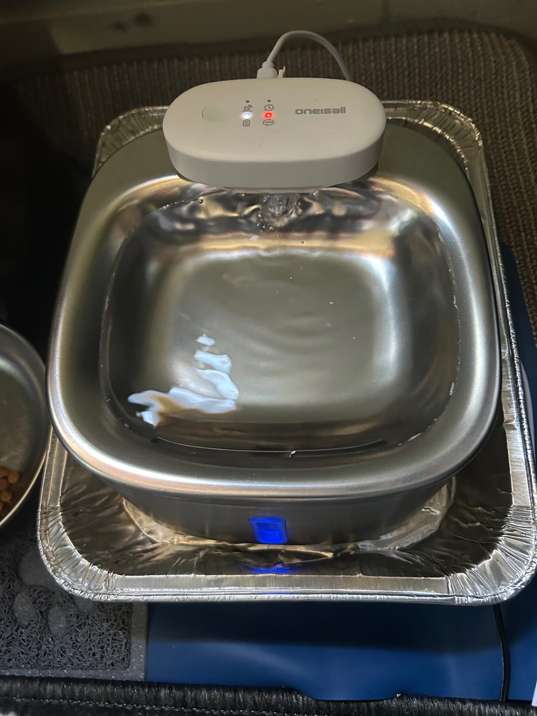 Customer photo review of Oneisall 3.5L Kabelloser Edelstahl Trinkbrunnen für Katzen mit 3 Filtern