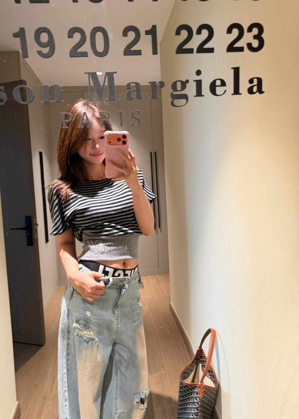 Customer photo review of Rase le sol Off-Shoulder Striped Paneled Waist Top