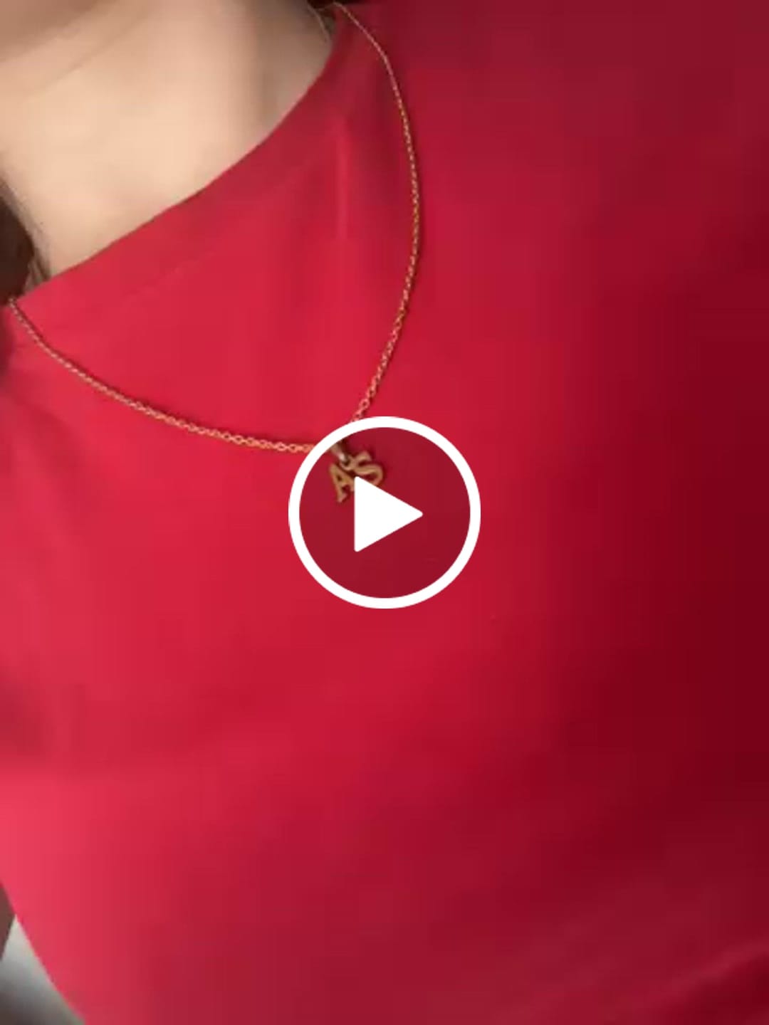 Customer video review of Letter Monogramm Kette | 18K vergoldet