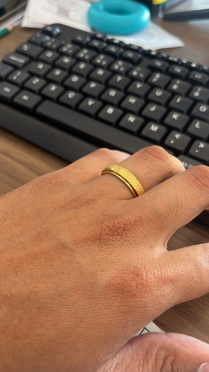 Customer photo review of ANILLO GIRATORIO BRILLANTE GOLD SS316L
