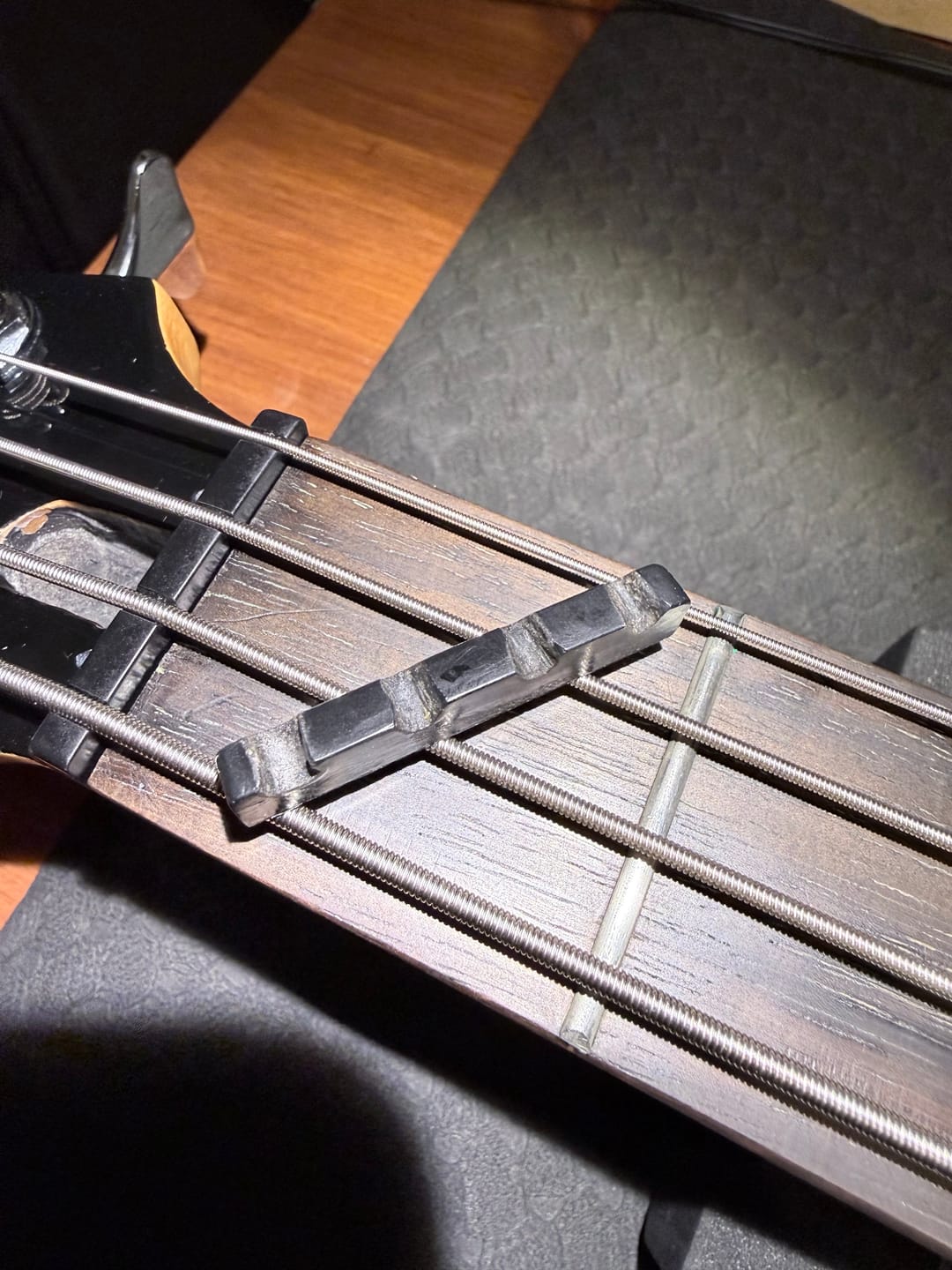 Customer photo review of Cejuela / Puente / Nut Superior Bajo 4 Cuerdas Nt007 Bk