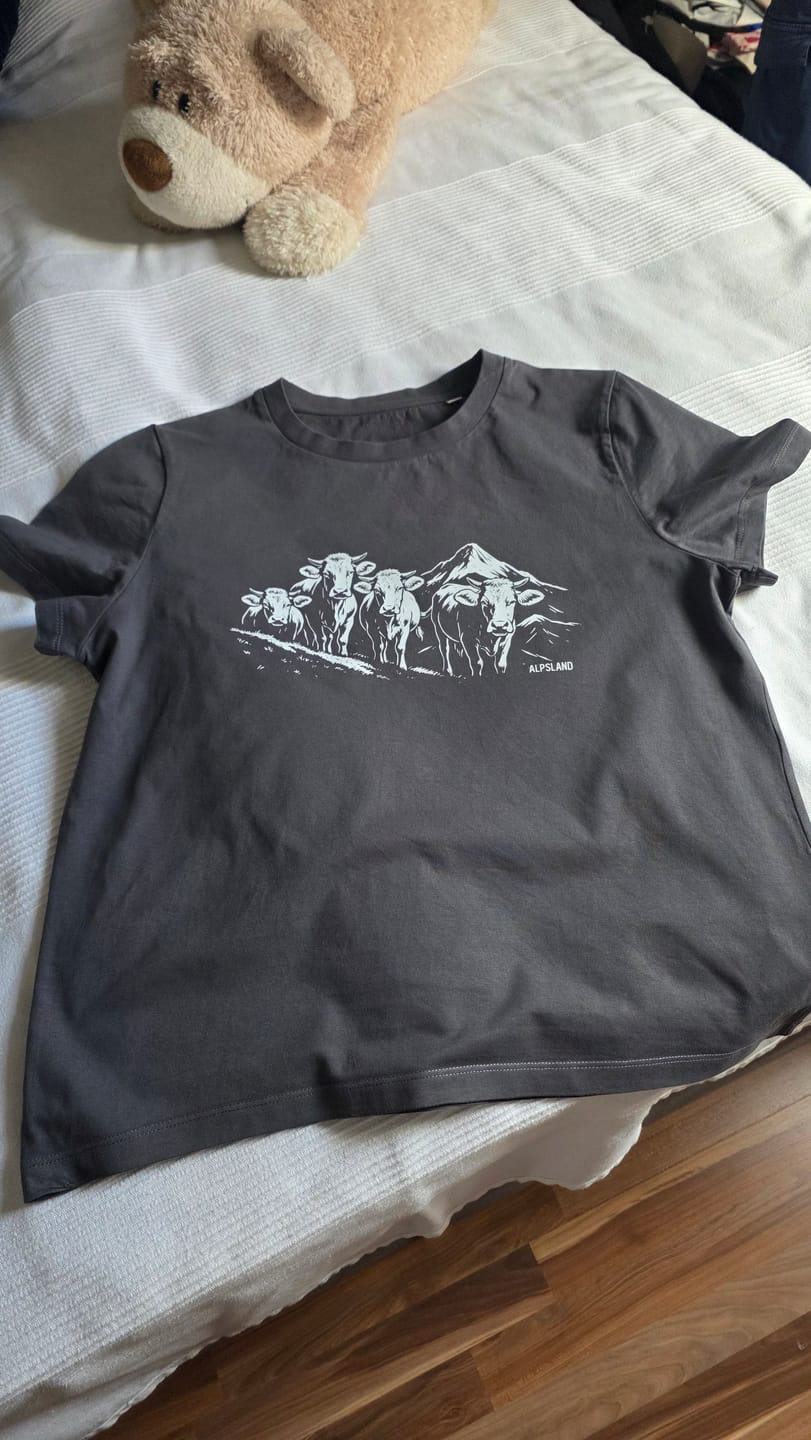 Customer photo review of Kuhparade – Damen Premium Organic Shirt