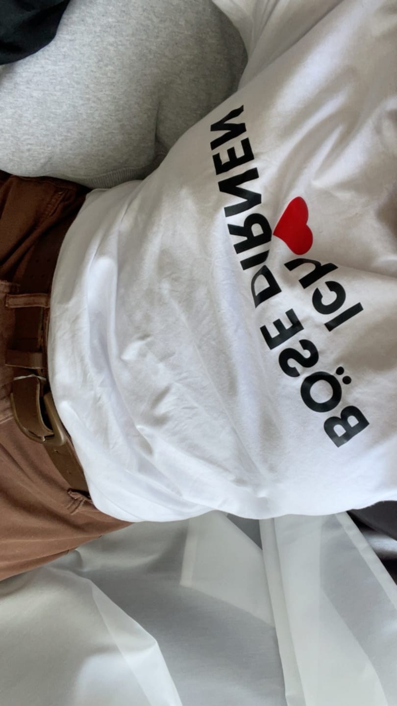 Customer photo review of Ich liebe Böse Dirnen T-Shirt