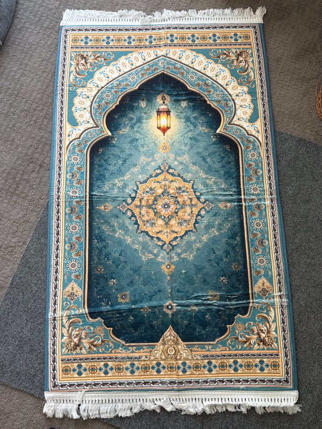 Customer photo review of Verde Mehrab Padded Prayer Mat