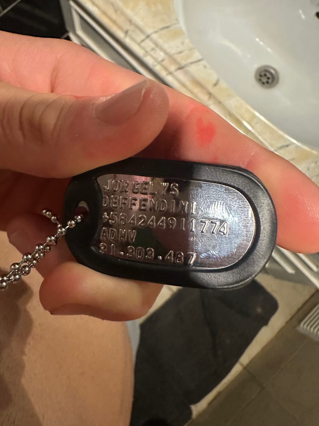 Customer photo review of PACK 2 PLACAS DE IDENTIFICACION CON GRABADO AMERICANO