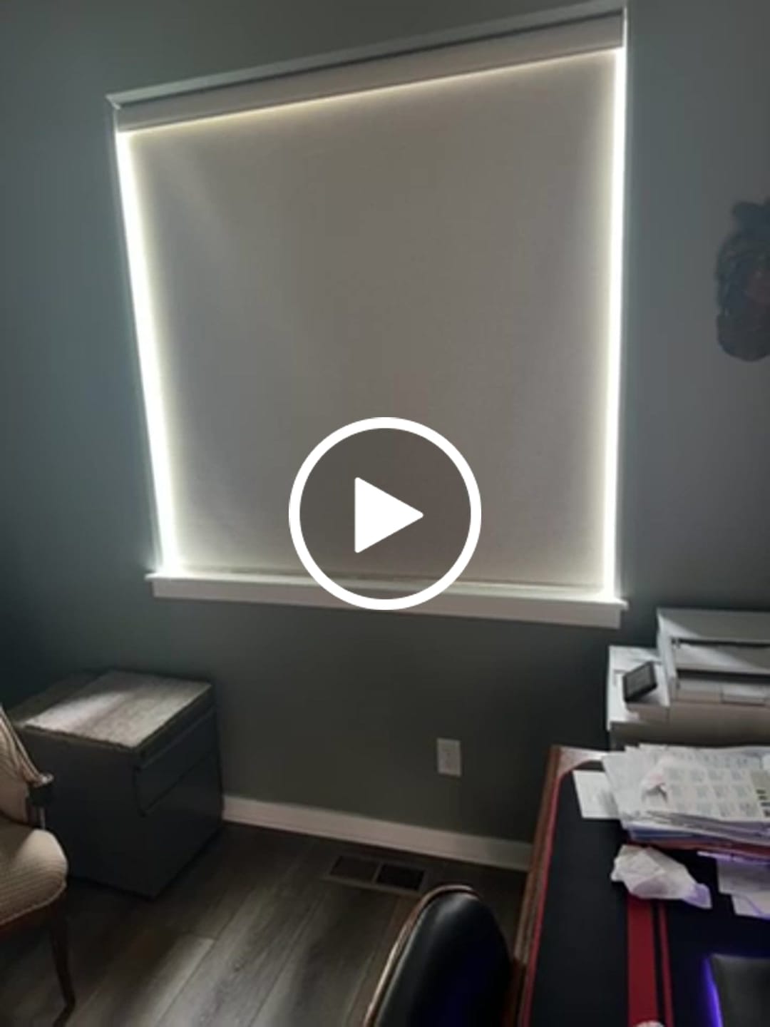 Customer video review of SmartWings Motorized Roller Shades 100% Blackout Linen
