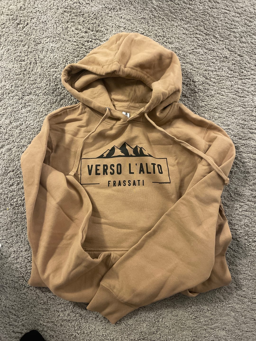 Customer photo review of Verso L'Alto - Frassati - Premium Hoodie