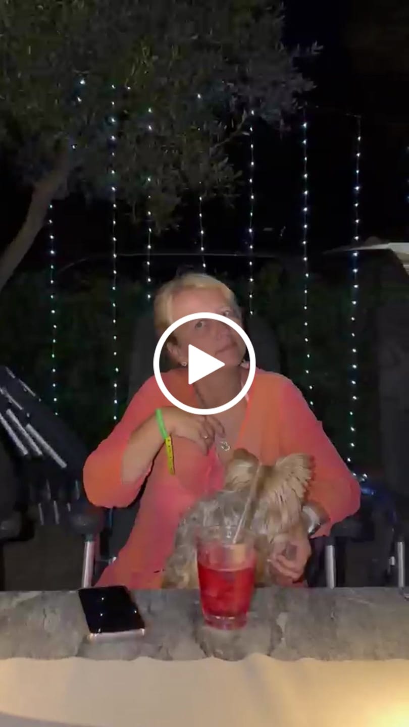 Customer video review of Gravierte Halskette „Herz der Familie“