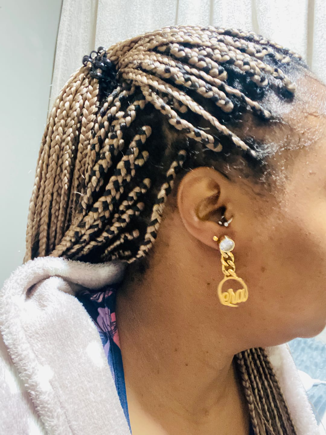 Customer photo review of Gold Era Luxe Link Earrings