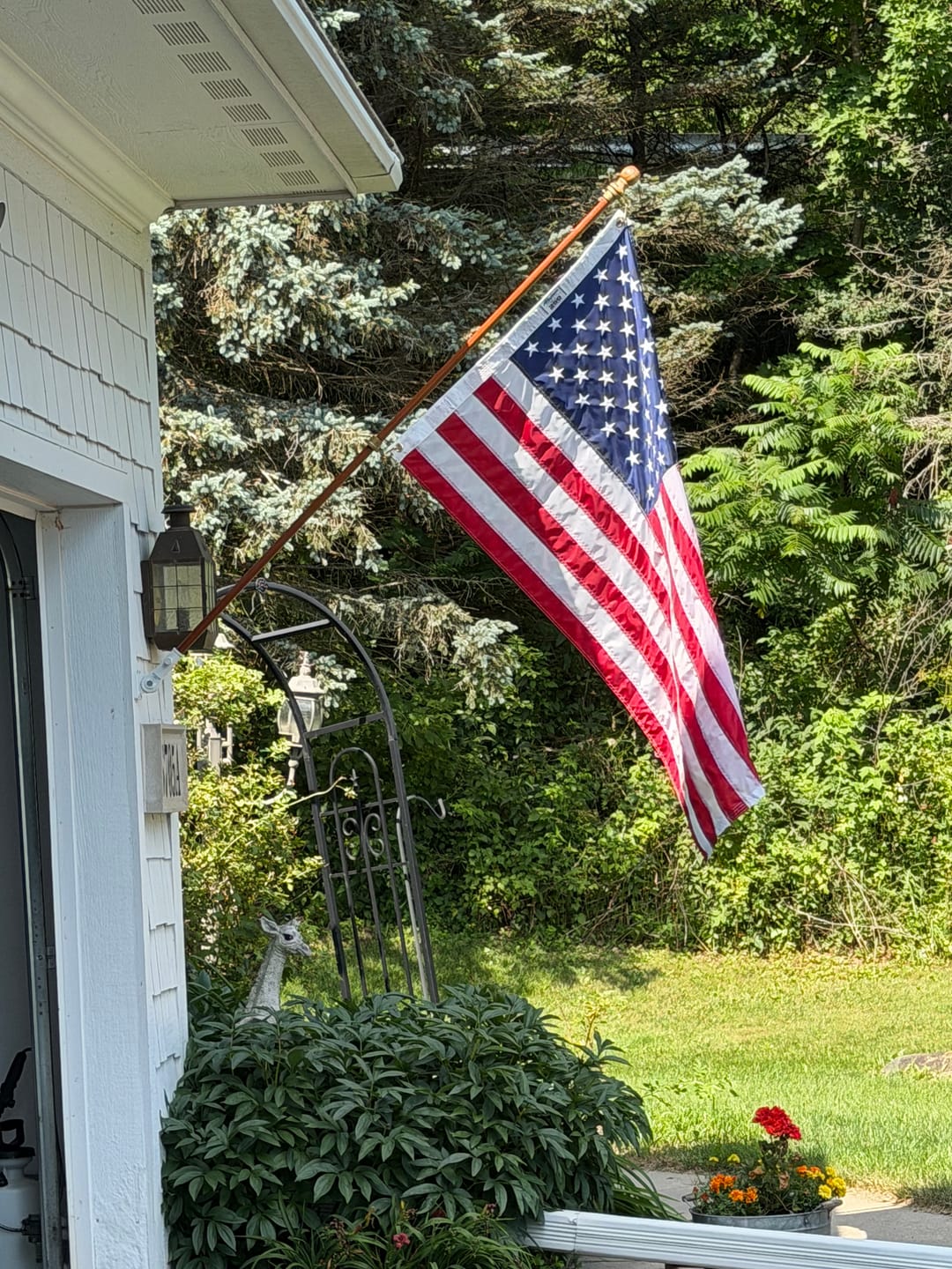 Customer photo review of Non-Tangle Flagpole Spinners