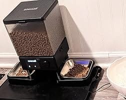 Customer photo review of Oneisall 5L Automatischer Katzenfütterer mit App-Steuerung für zwei Katzen