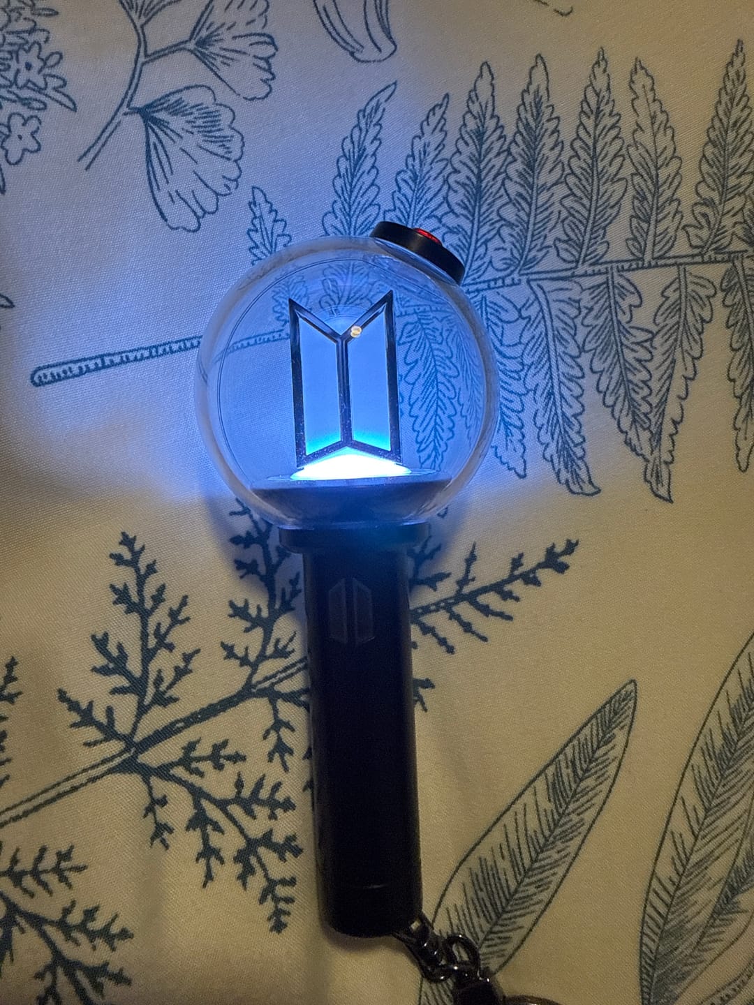 Customer photo review of BTS - OFFICIAL LIGHT STICK VER.4 KEYRING