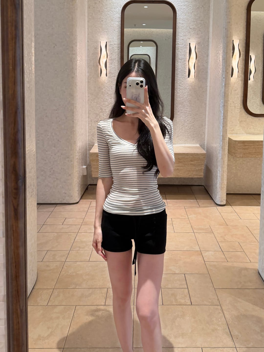 Customer photo review of IAMXIAA Classic Wool Stretch V-Neck Slim Fit Half Sleeve Top