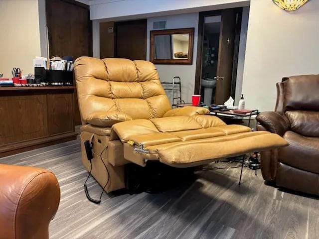Customer photo review of 9205L Big & Tall Power Lift Recliner – Extended Footrest, Dual Motor, Heat & Massage, 400 lbs