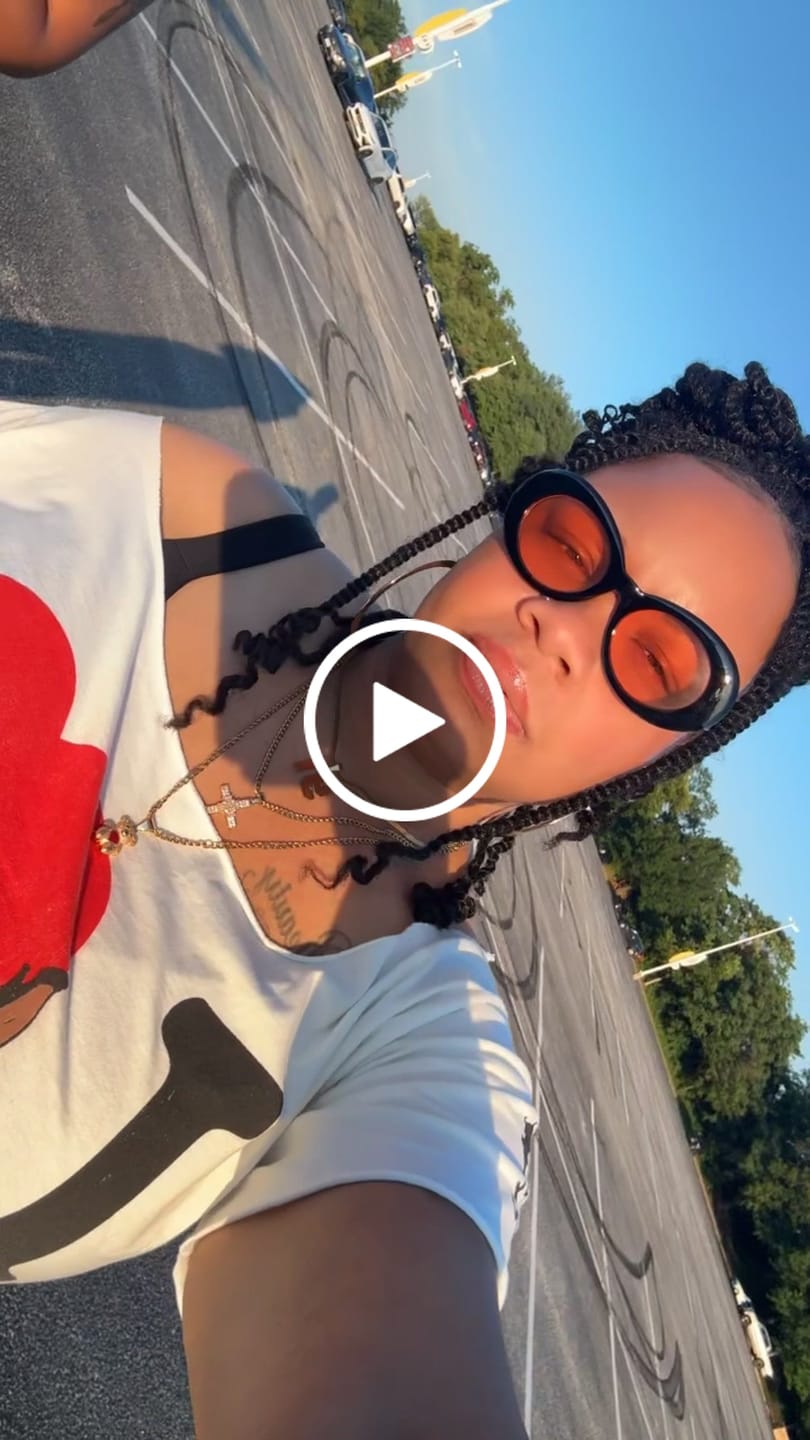 Customer video review of I <3 DC OFF THE SHOULDER TOP
