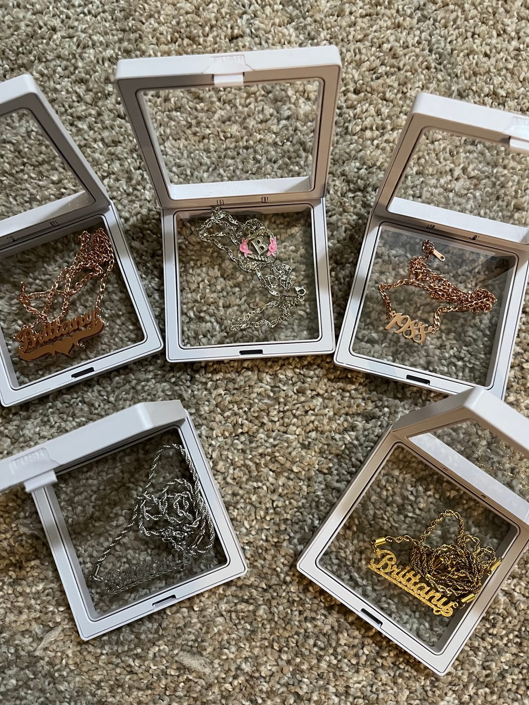 Customer photo review of Diamond Cut Underline Name Necklace