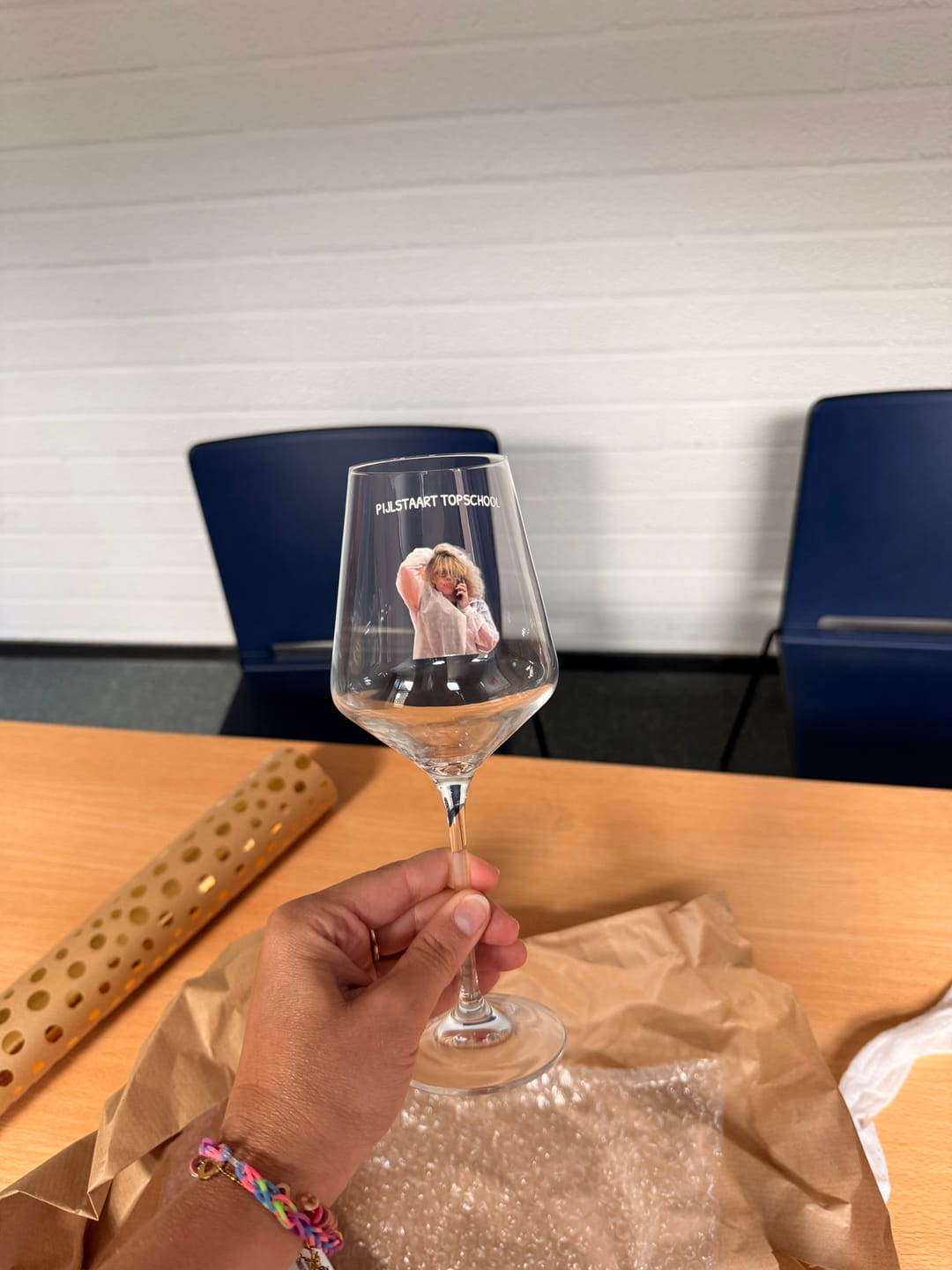 Customer photo review of Besties – Bedrukt wijnglas met foto voor beste vriendinnen