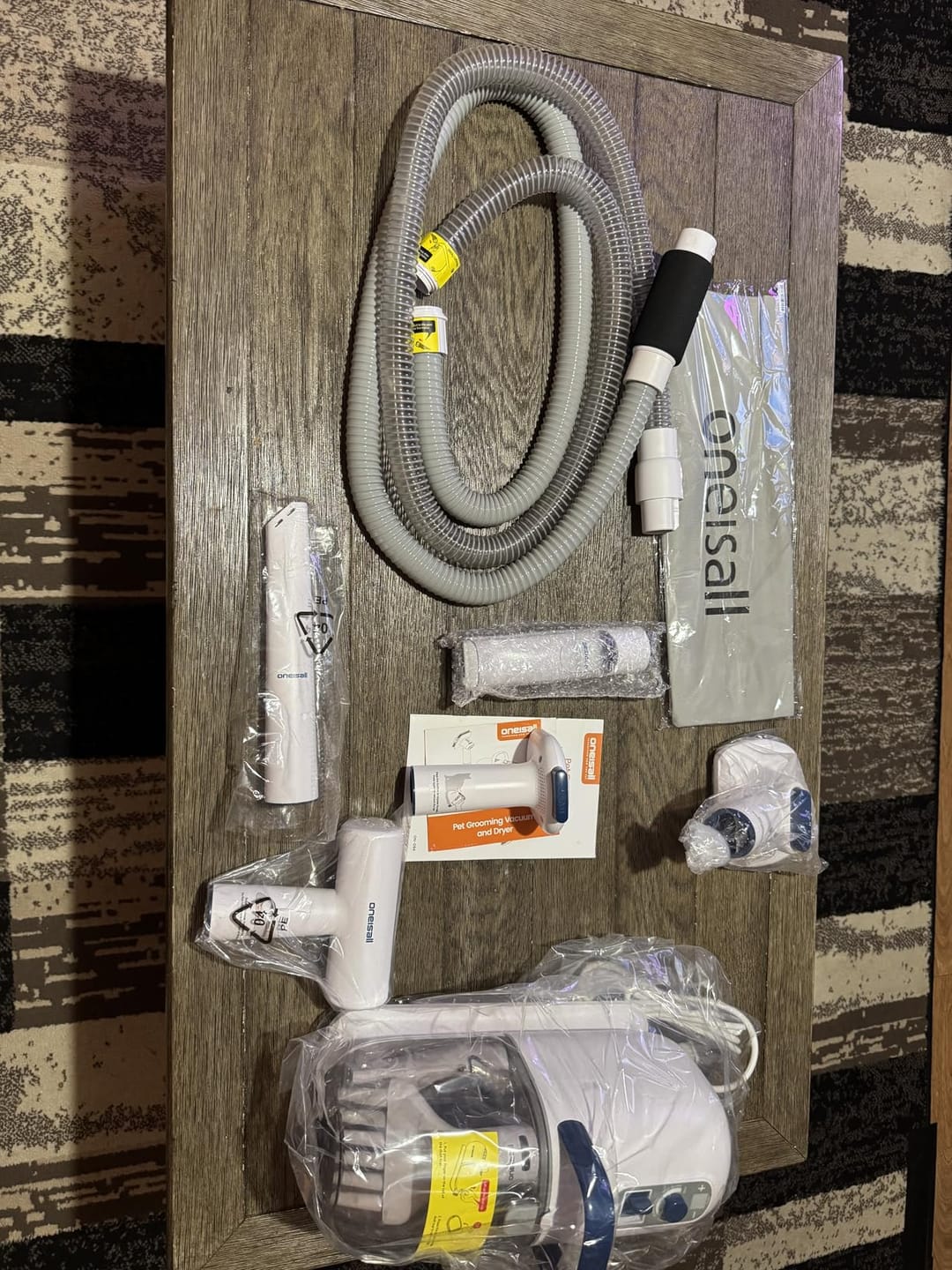 Customer photo review of Oneisall Cozy C1 8-in-1 Tierhaarschneider mit Staubsauger & Föhngerät