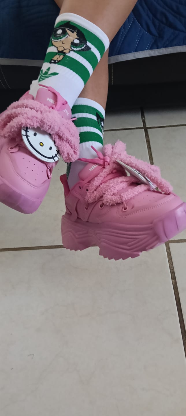 Customer photo review of Tenis Casual Hello Kitty Chunky Cotton para Mujer Rosa