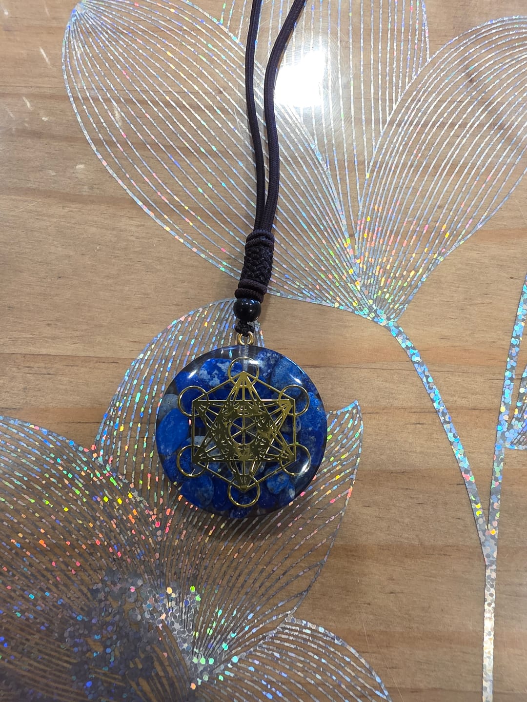 Customer photo review of Collier symbole cube de Métatron en jaspe rouge, lapis-lazuli et turquoise Olivenorma