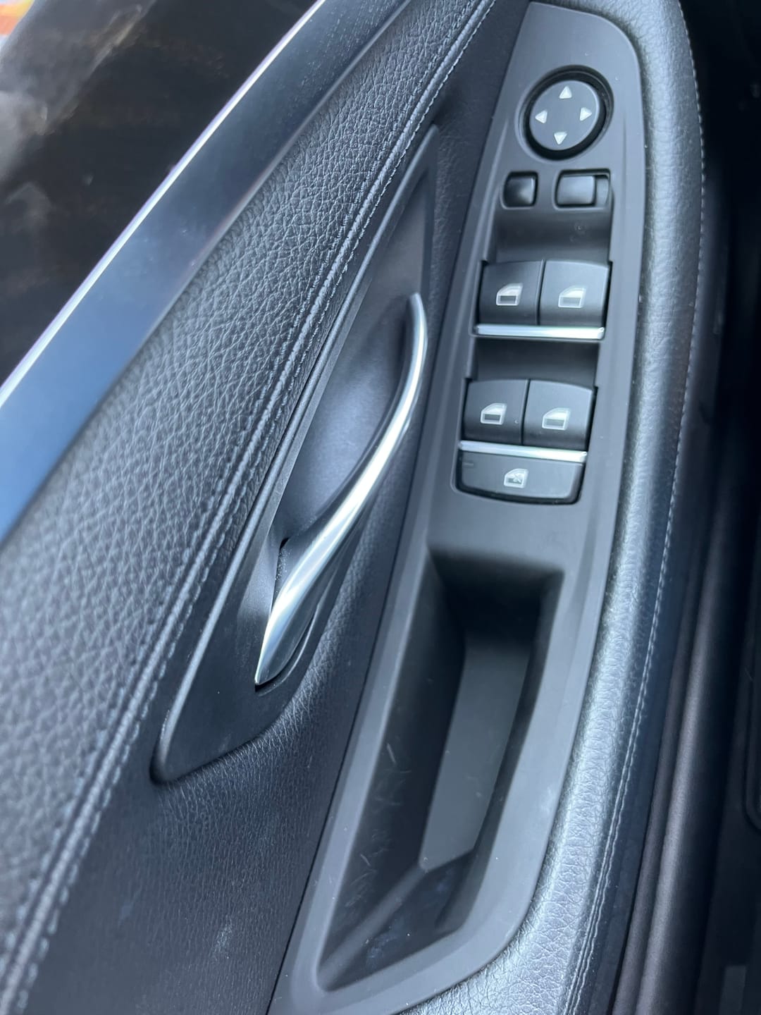 Customer photo review of SPCRSO Inner Door Pull Handle Panel Cover. Covering Panel for BMW 5 Series F10/F11 Models. no-disassembly car Door. Suitable for BMW 520. 523. 525. 528. 530. 535 from 2011 to 2017