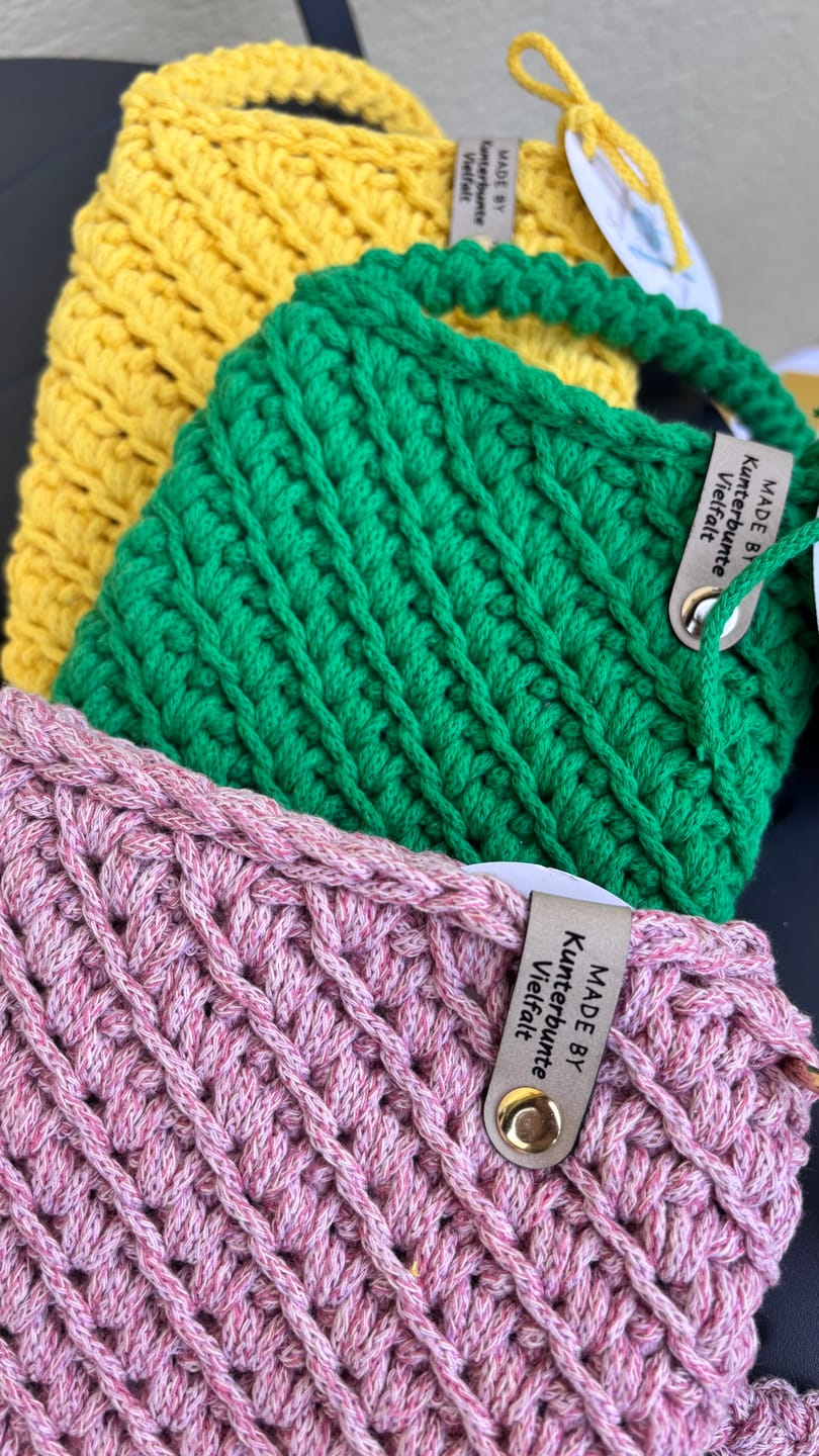 Customer photo review of Personalisierte Labels mit Chicago Screws - Kunstleder-Label mit Schrauben
