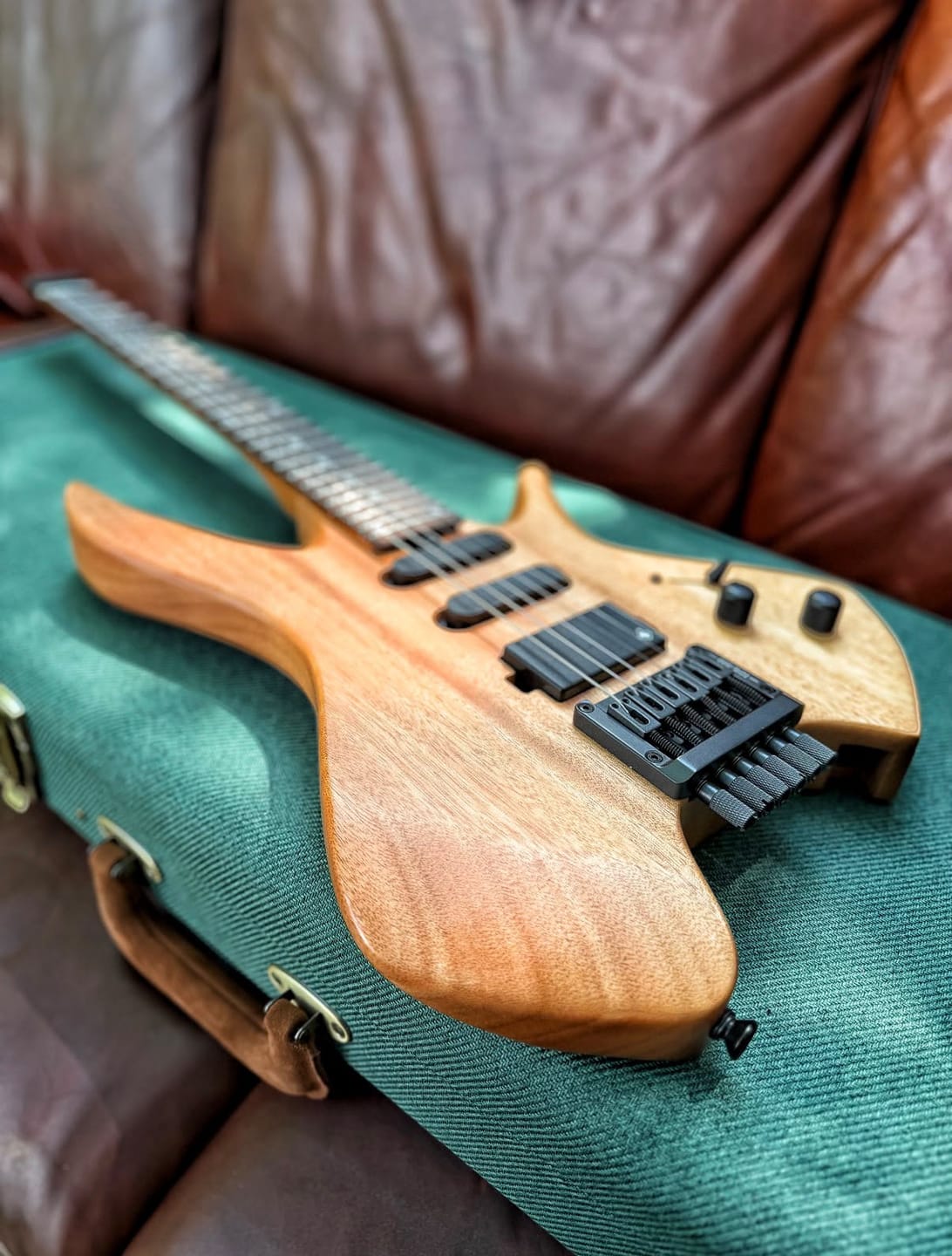 Customer photo review of Donner HLX-500 Guitare Électrique Moderne Sans Tête【ancienne réf. NHL-500】