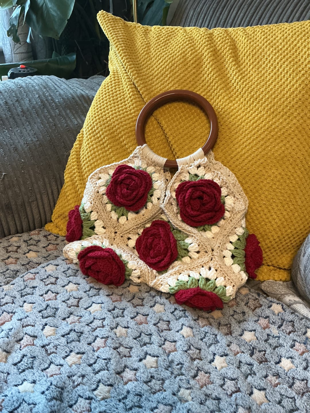 Customer photo review of 1980 Rose Handbag Crochet DIY KIT