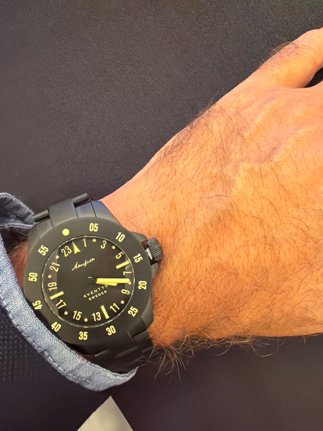 Customer photo review of Aventyr 24-Hour Vanta Black
