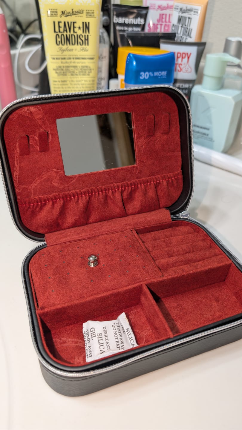 Customer photo review of DYT TRAVEL JEWELRY CASE