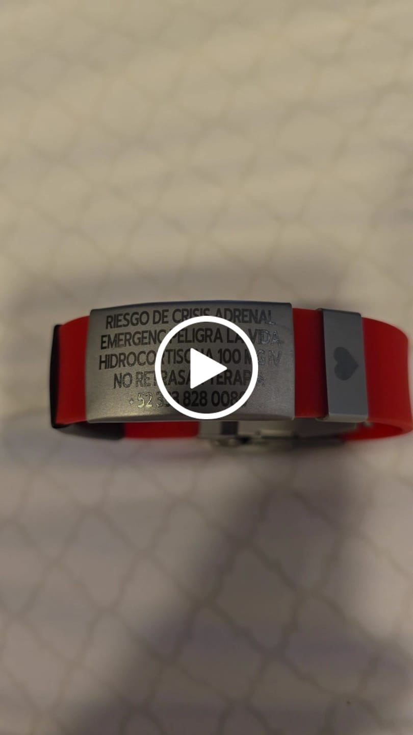 Customer video review of Placa Personalizada Individual SIN brazalete
