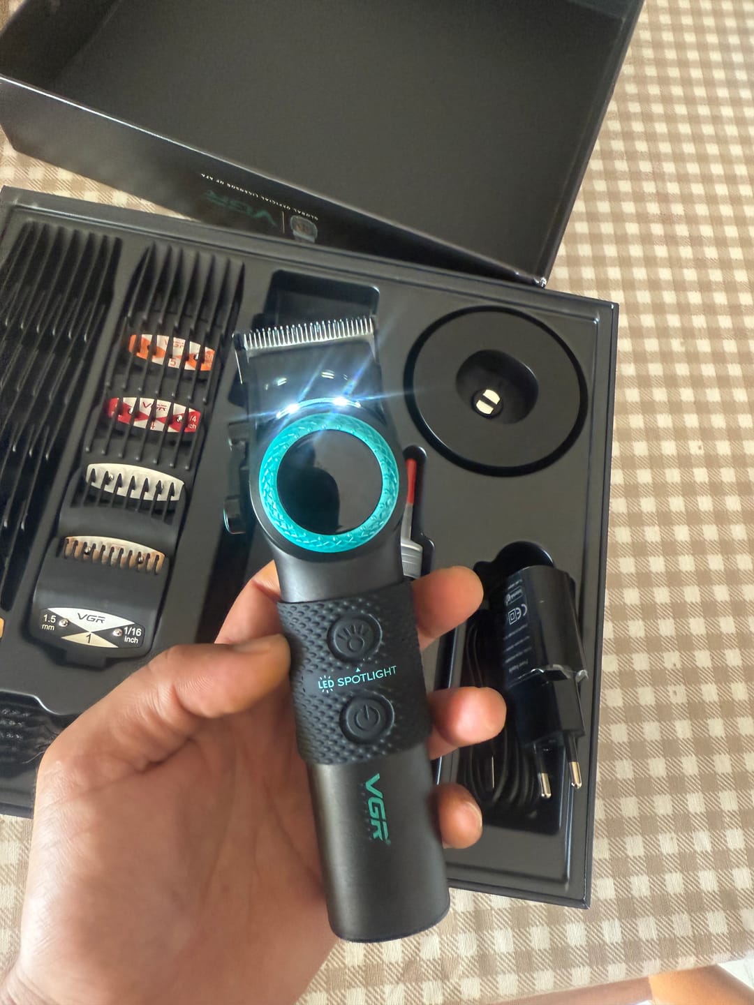 Customer photo review of Rasoio Clipper VGR V - 001
