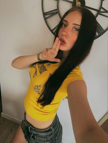 Customer photo review of Leopard Silhouette Baby Tee-568