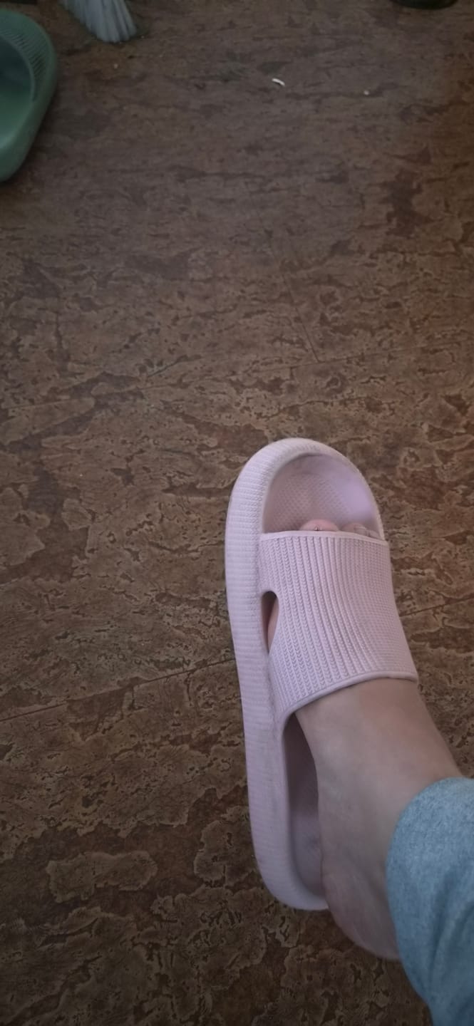 Customer photo review of HappyFlops Original