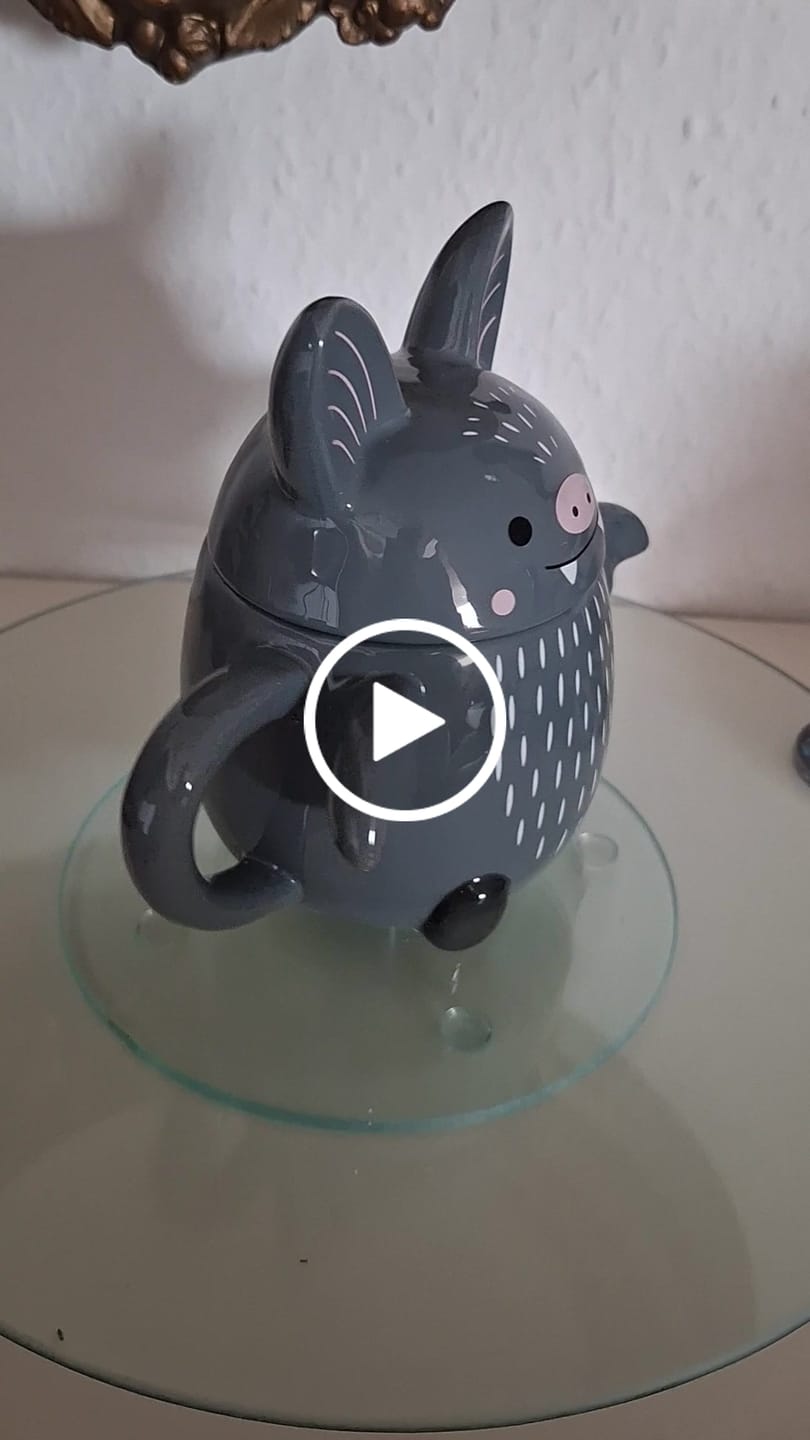 Customer video review of Fledermaus Tasse mit Deckel – Keramiktasse mit Öhrchen