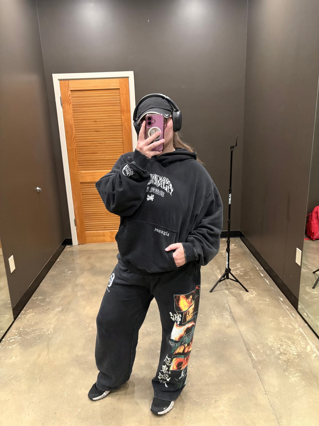 Customer photo review of 2153 - Demon Slayer: Kimetsu no Yaiba - Sweats